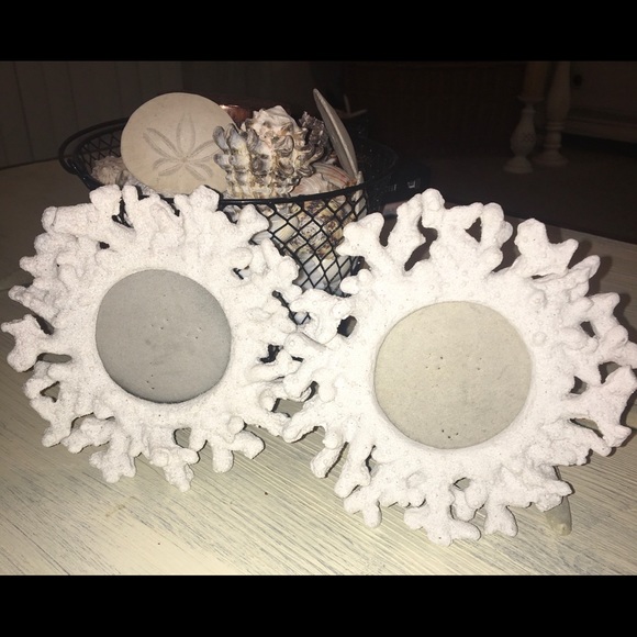 A pair of coral frames - Picture 2 of 5